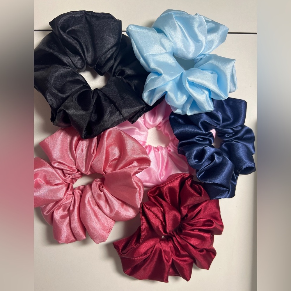 *NEW* 6 Pack of handmade multi-colored scrunchies